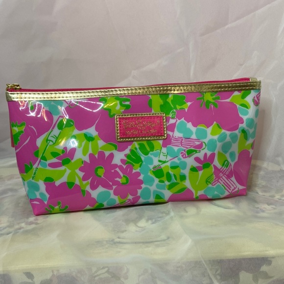 Lilly Pulitzer Handbags - NWOT Lilly Pulitzer cosmetics bag by Estée Lauder